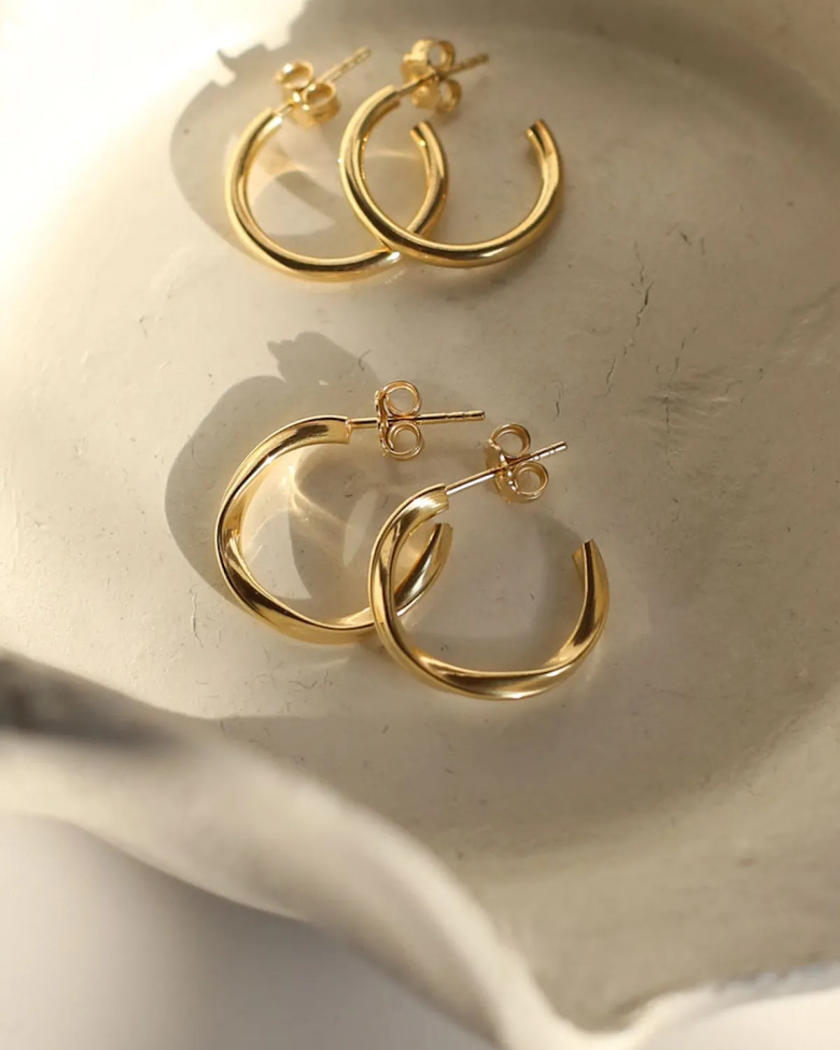 New JAN 'N JUNE DEAR DARLING BERLIN ELEGANT TWISTED HOOP EARRINGS GOLD