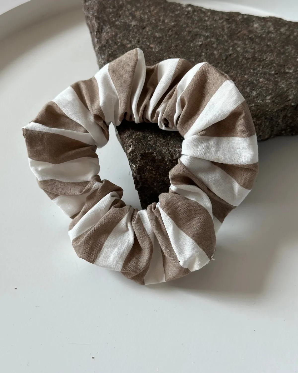 Fashion JAN 'N JUNE SCRUNCHIE CAMEL STRIPED