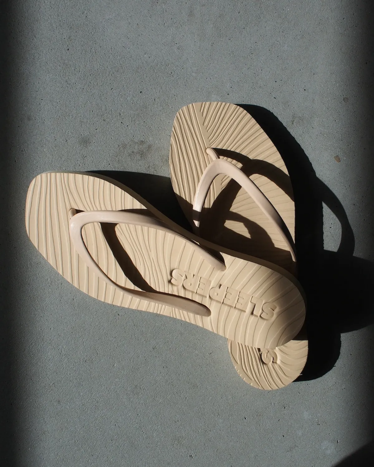 New JAN 'N JUNE SLEEPERS TAPERED FLIP FLOPS BEIGE